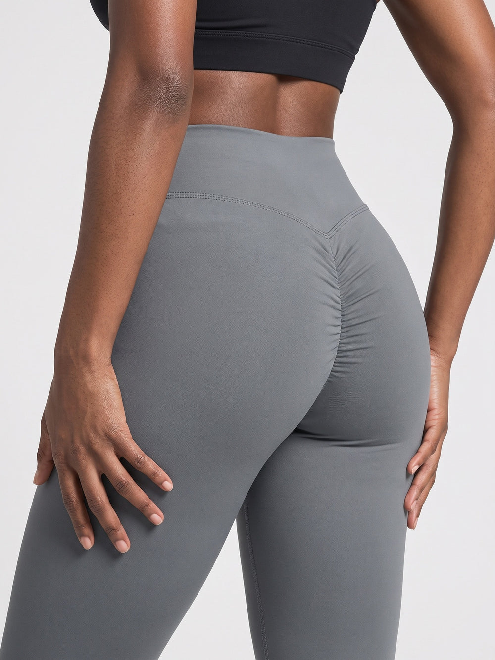 Elevate Flare Leggings gris, gros plan dos sur la couture scrunch