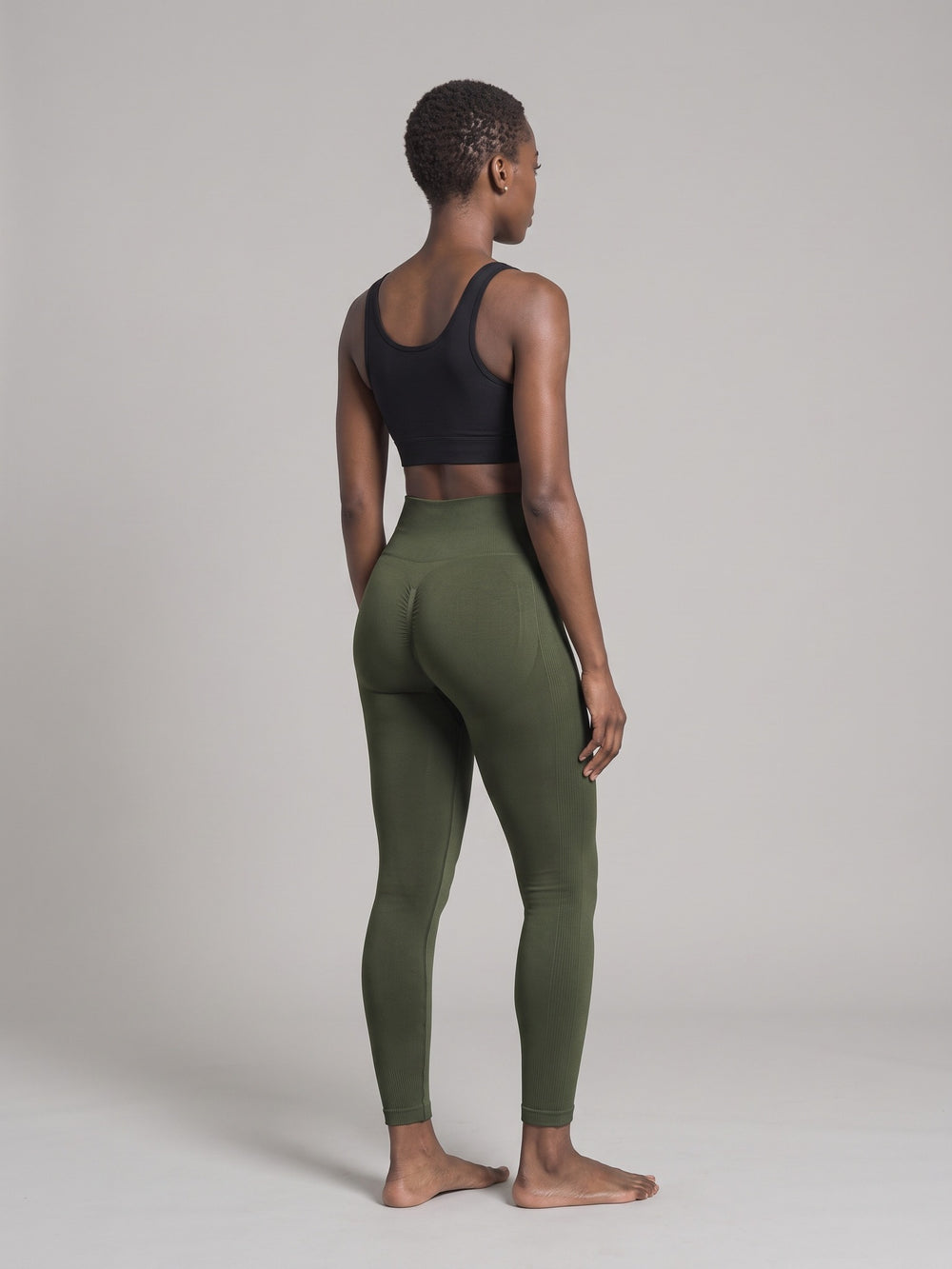 Sculpt Seamless Leggings vert olive, vue trois quarts dos, ceinture et scrunch