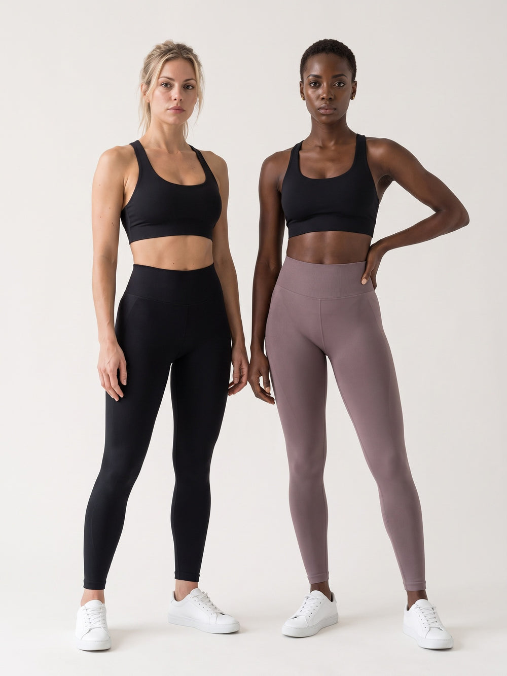 Contour Sculpt Leggings portés par deux mannequins, noir et mauve
