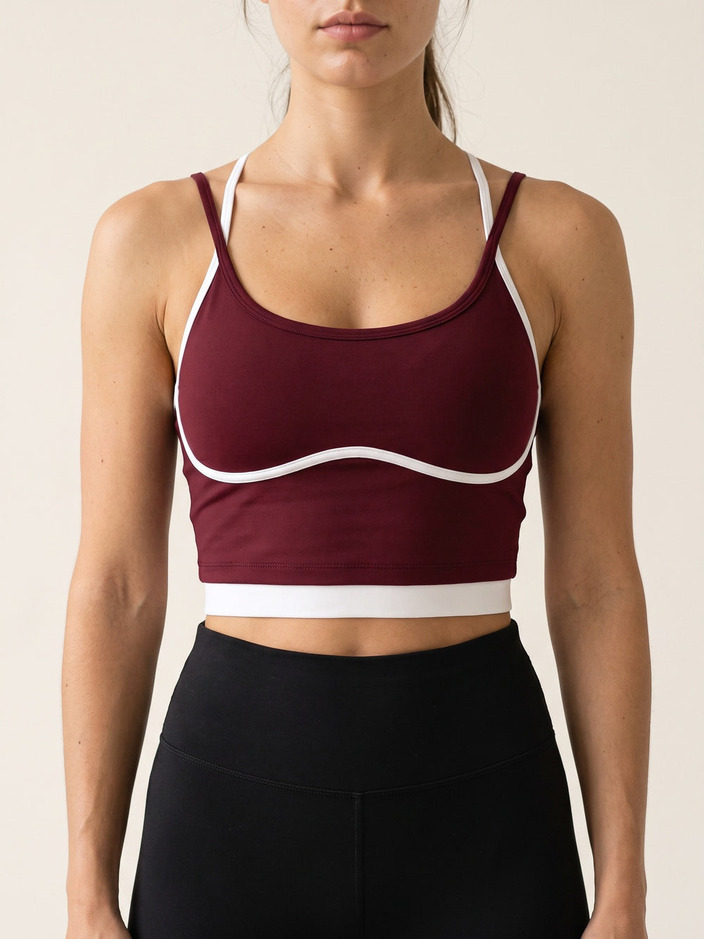 wine red · Halo Contrast Top wine red, gros plan produit