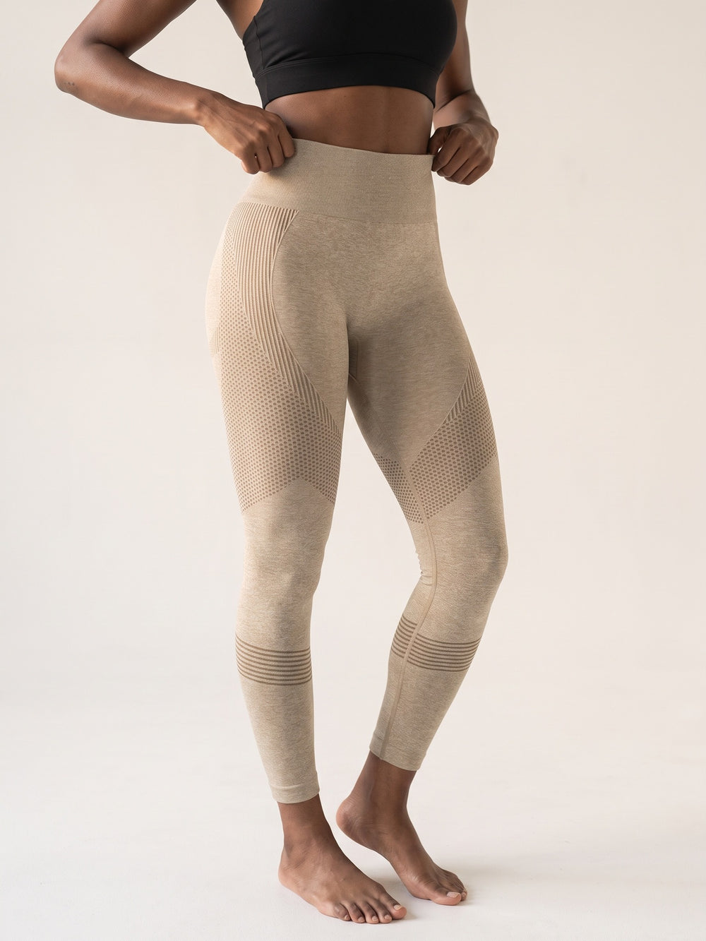 Khaki · Aura Seamless Leggings Khaki, gros plan taille et hanches
