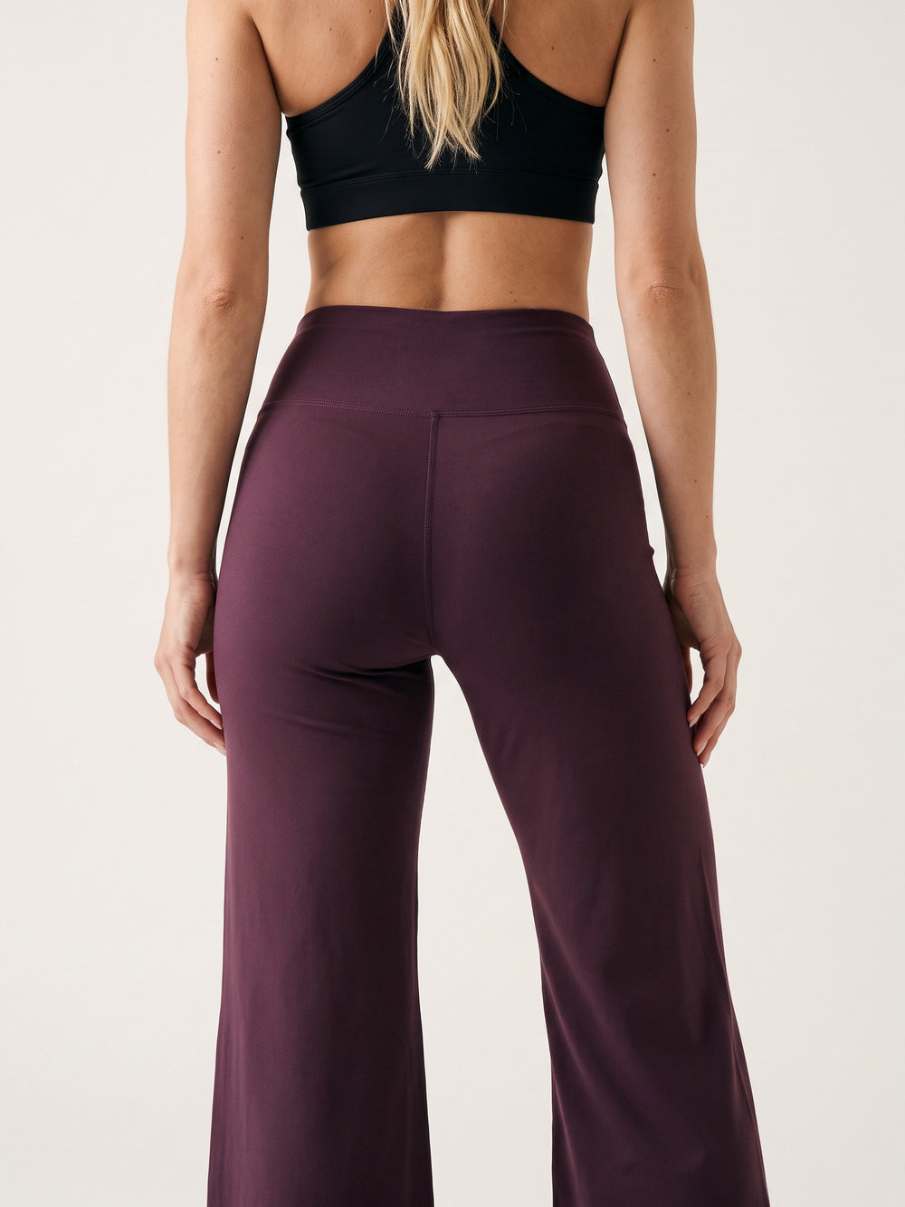 Wine Purple · Flow Flare Leggings Wine Purple, gros plan taille et hanches